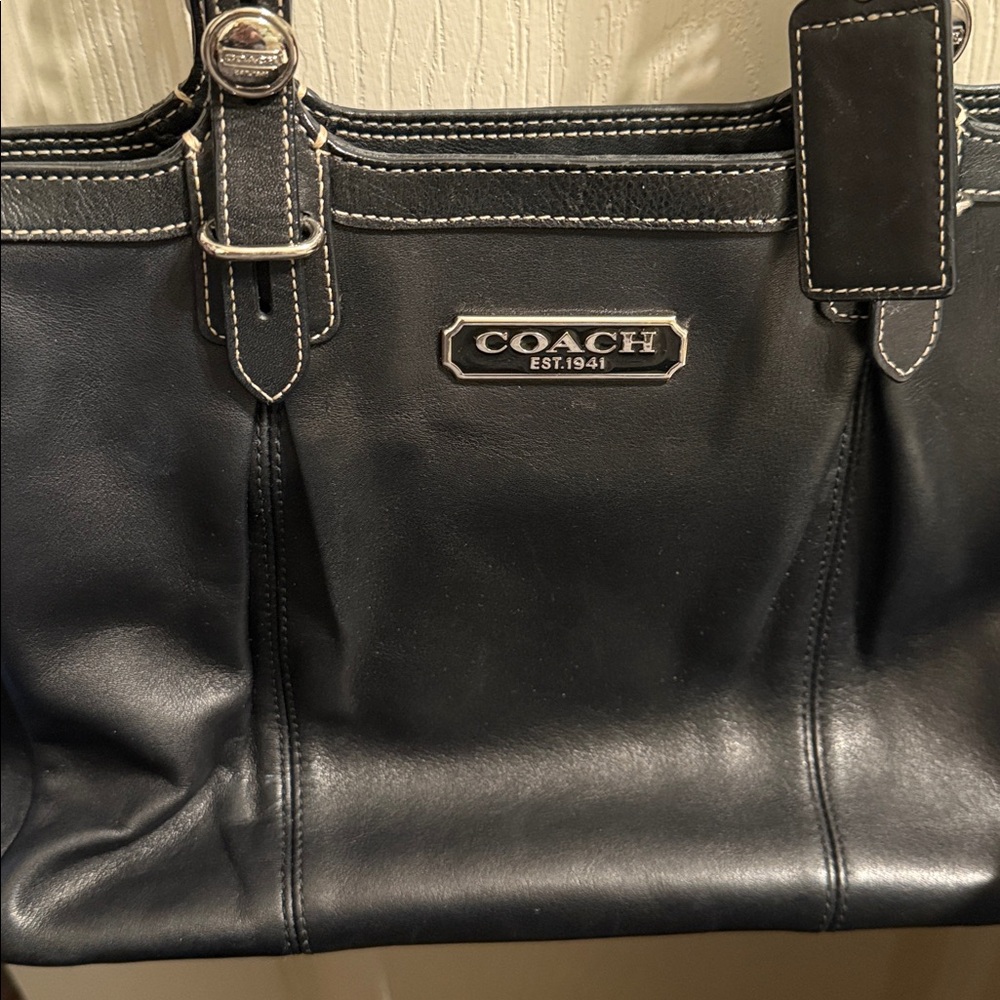 Coach Collector this butter, soft, perfect condition, vintage coach bag 14x8 - Picture 2 of 5